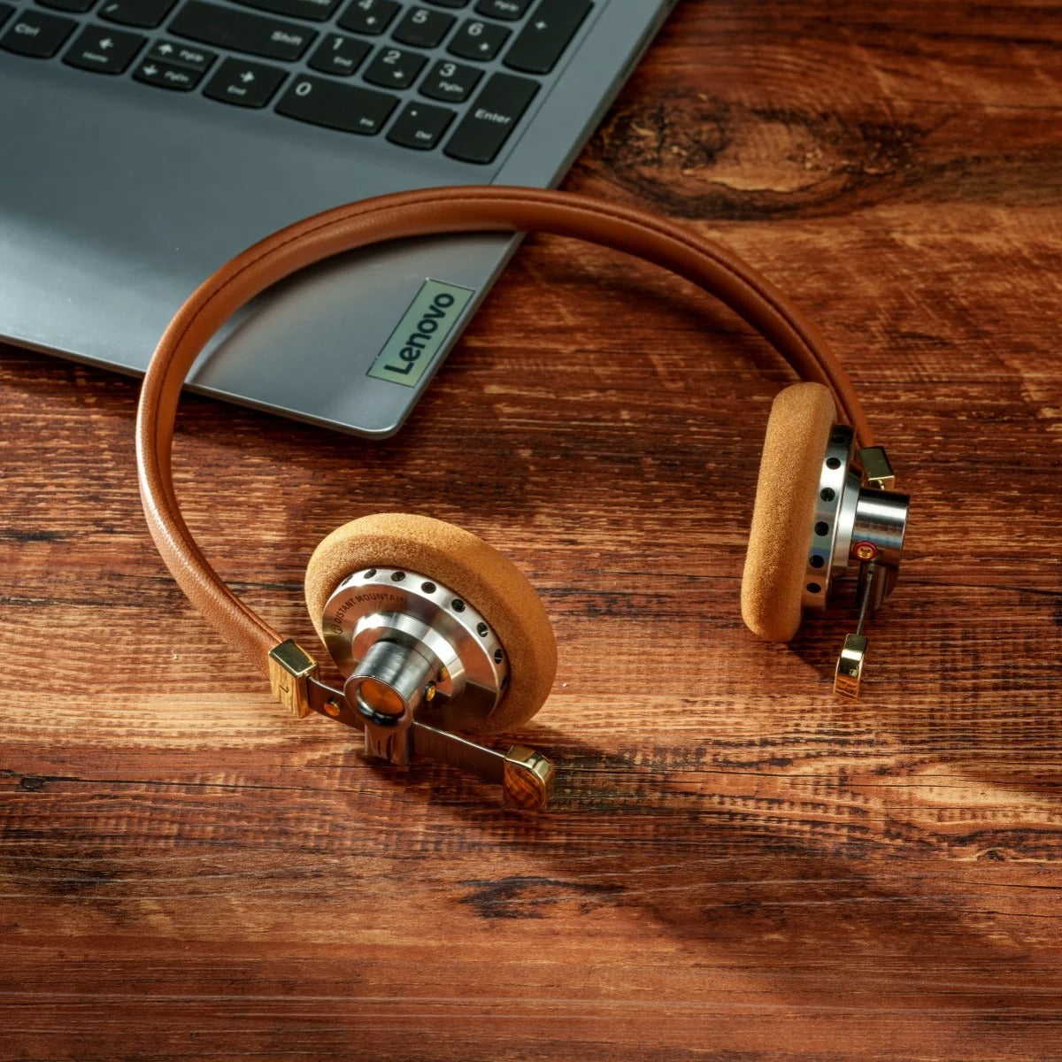 ROSESELSA Distant Mountain Retro-Style Wired Headphones