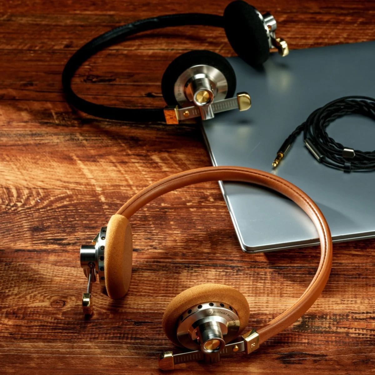 ROSESELSA Distant Mountain Retro-Style Wired Headphones