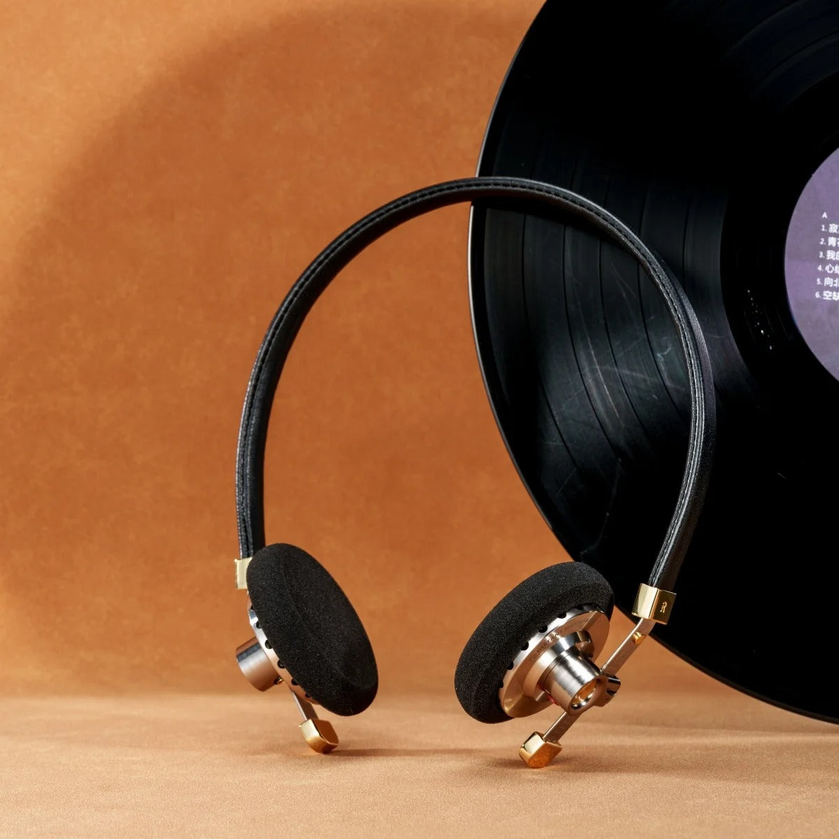 ROSESELSA Distant Mountain Retro-Style Wired Headphones